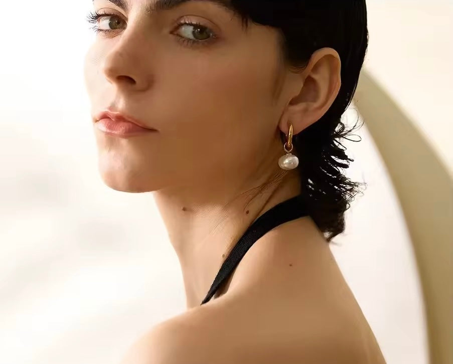 Isla Luz – Stainless Steel Pearl Hoops